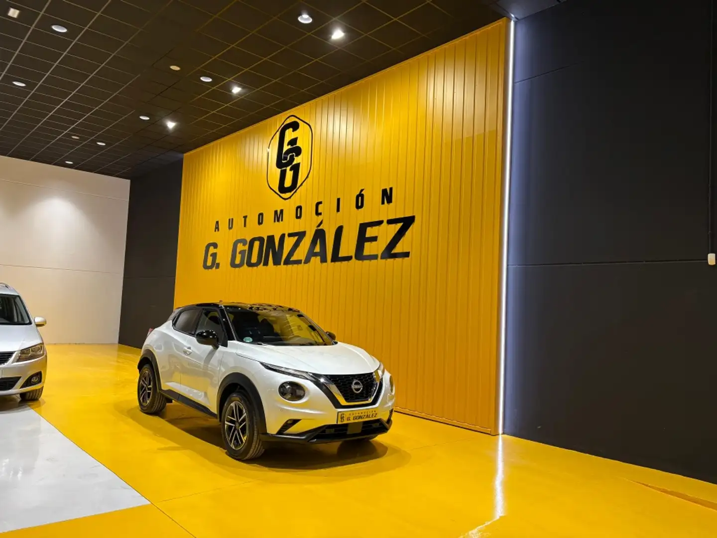 Nissan Juke 1.0 DIG-T N-Connecta 4x2 DCT 7 84kW Blanco - 1