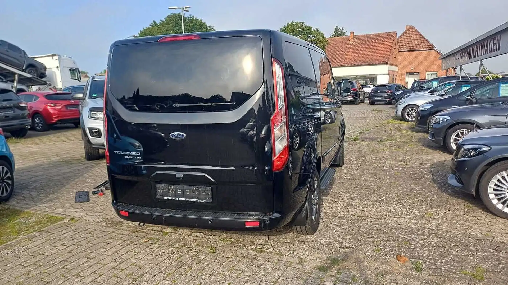 Ford Tourneo Custom TDCi 320 L1H1 VA Autm. Titanium X Schwarz - 2