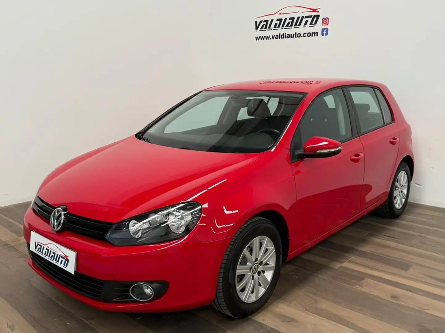 Volkswagen Golf 1.6TDI CR Bluemotion 105 Rojo - 1