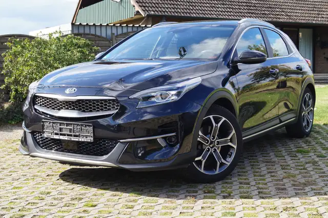 Kia XCeed 1.6CRDI Spirit NAVI-AHK-LED-ALU18-SHZG-PDC