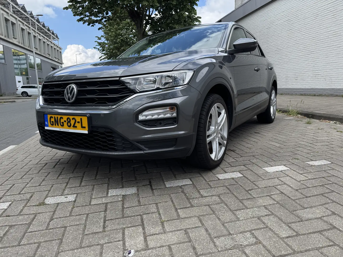 Volkswagen T-Roc 1.5 TSI Sport Grijs - 2