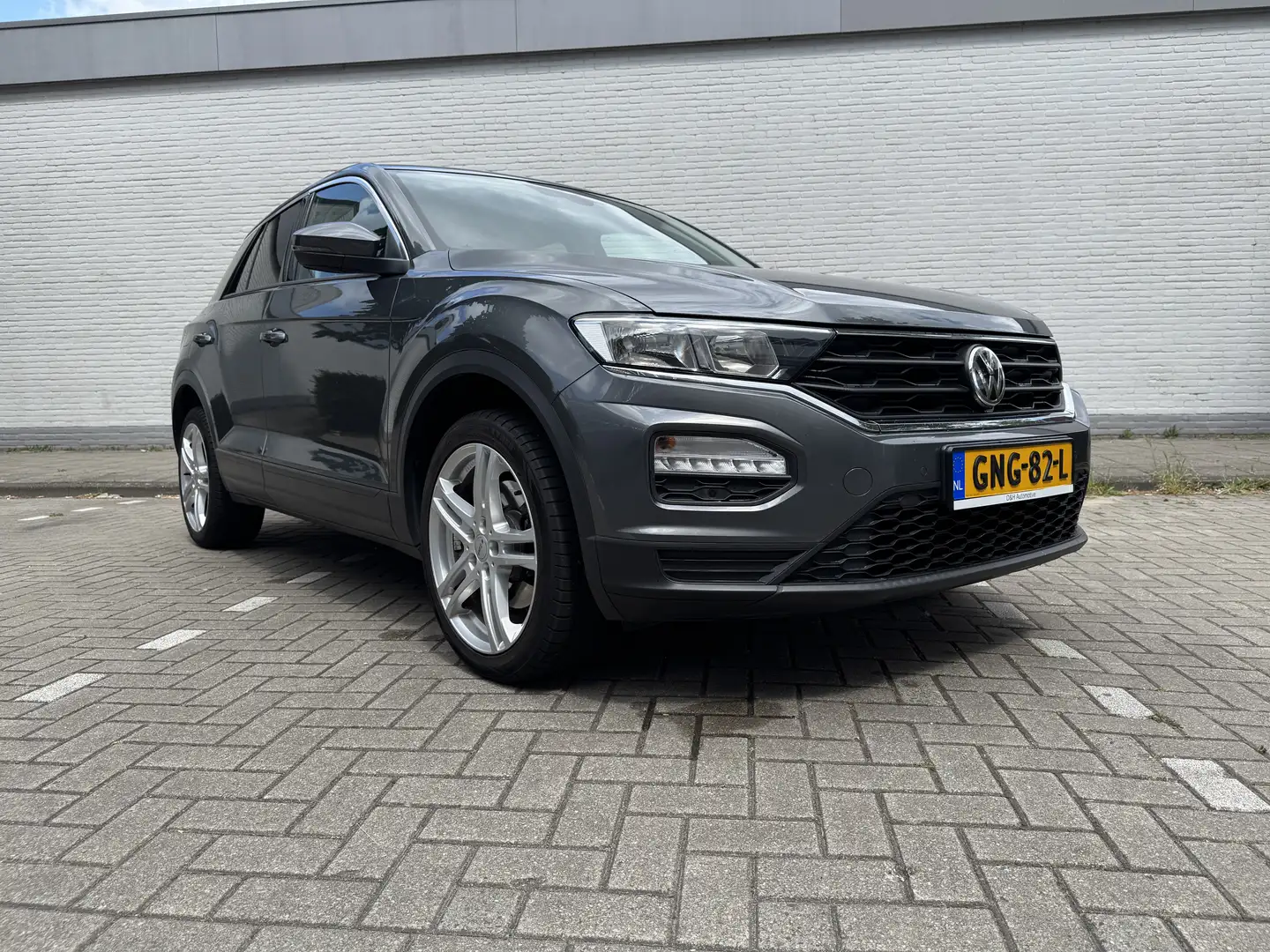 Volkswagen T-Roc 1.5 TSI Sport Grijs - 1