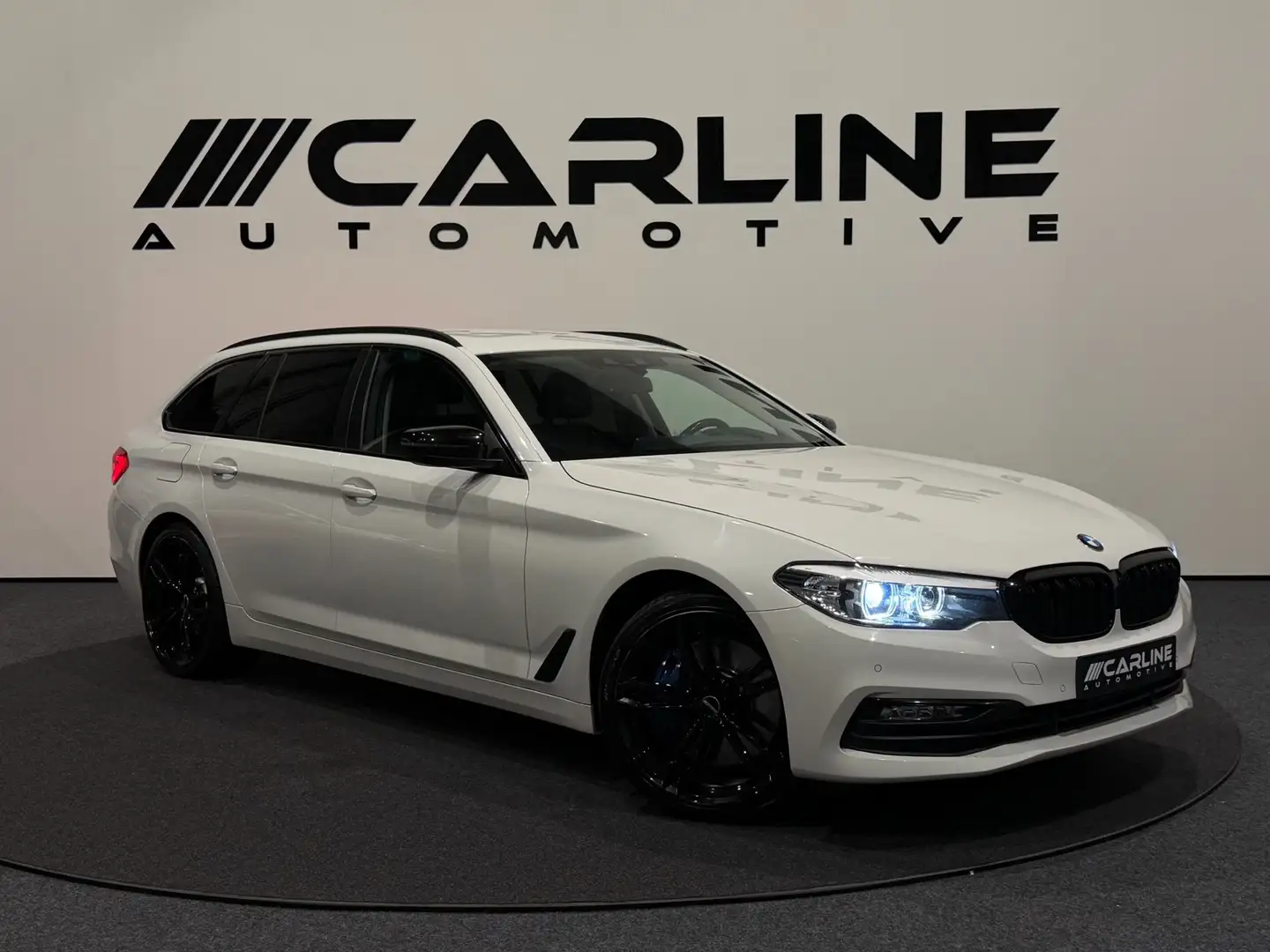 BMW 540 5-serie Touring 540d xDrive Executive AUTOMAAT CAM Wit - 1