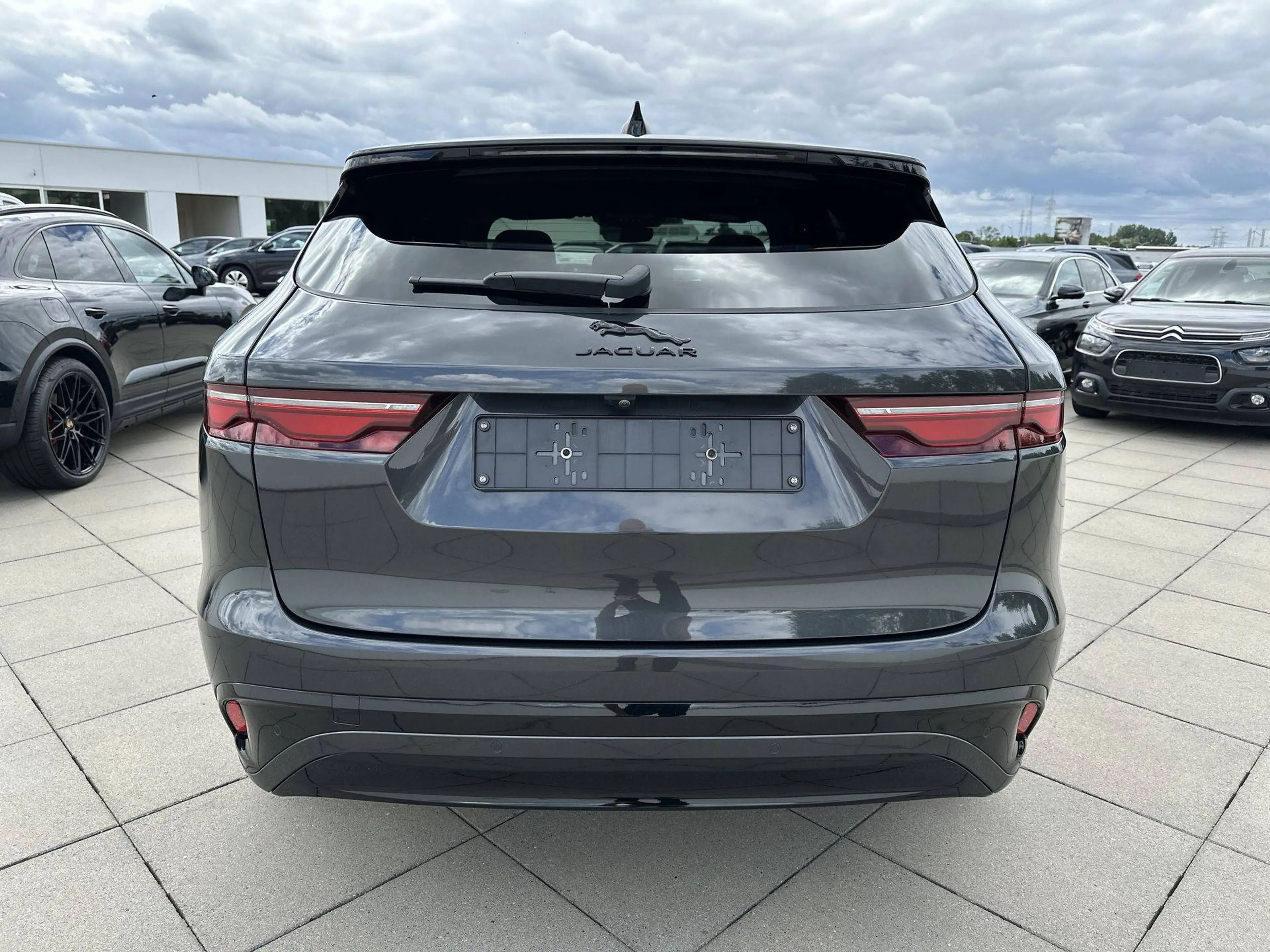 Jaguar F-Pace F-Pace PHEV 2.0 T AWD P400e R-Dynamic HSE — photo 6