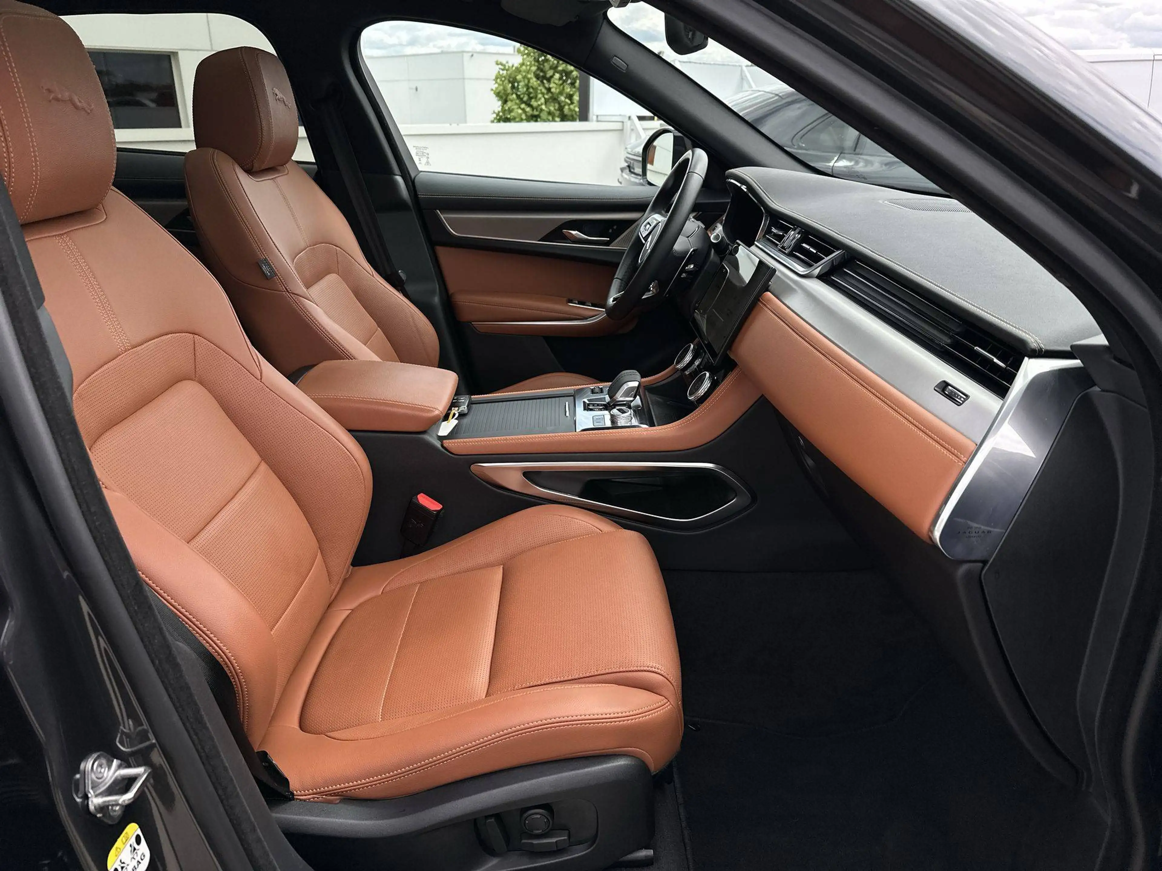 Jaguar F-Pace F-Pace PHEV 2.0 T AWD P400e R-Dynamic HSE — photo 13