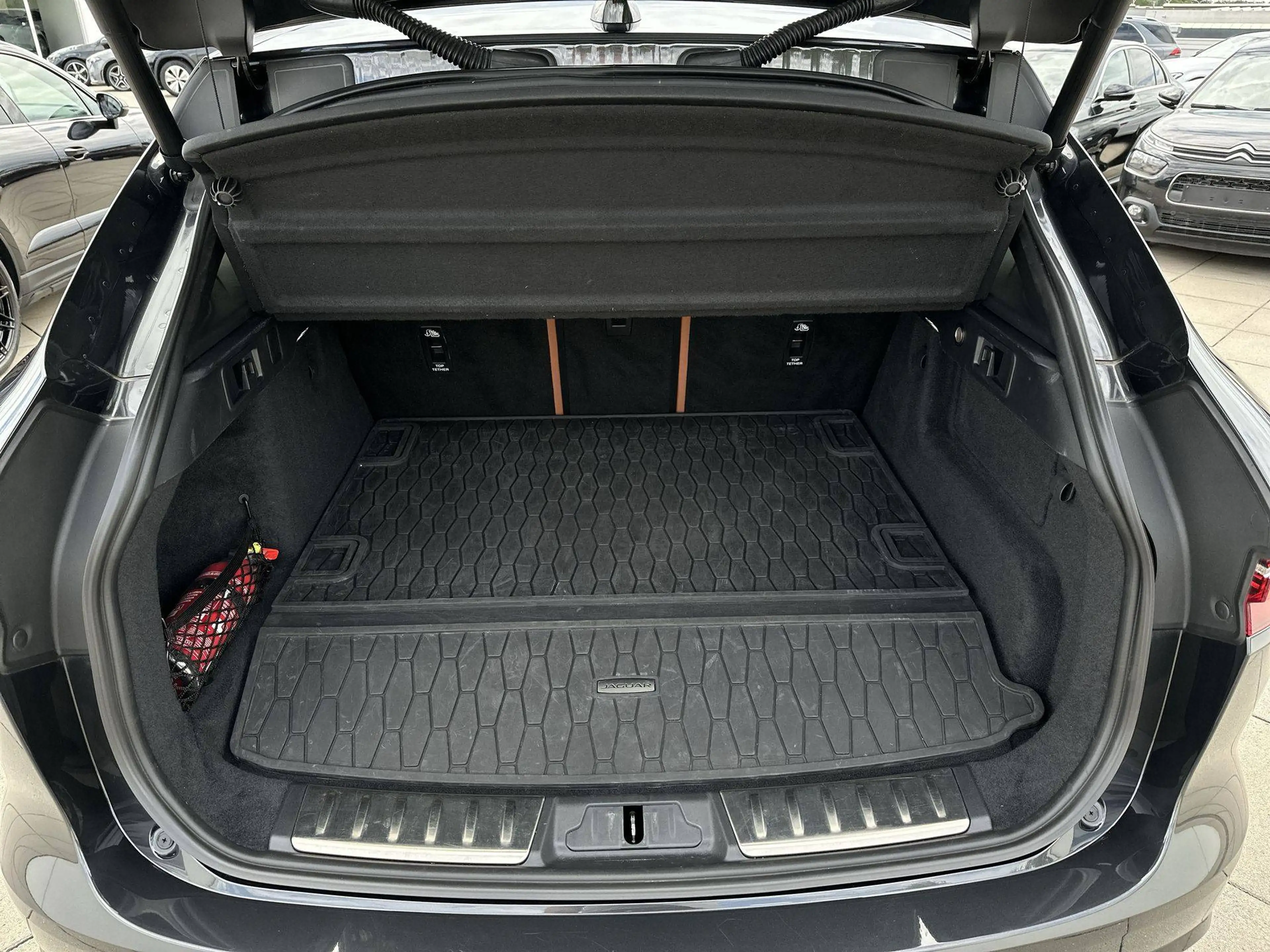 Jaguar F-Pace F-Pace PHEV 2.0 T AWD P400e R-Dynamic HSE — photo 11