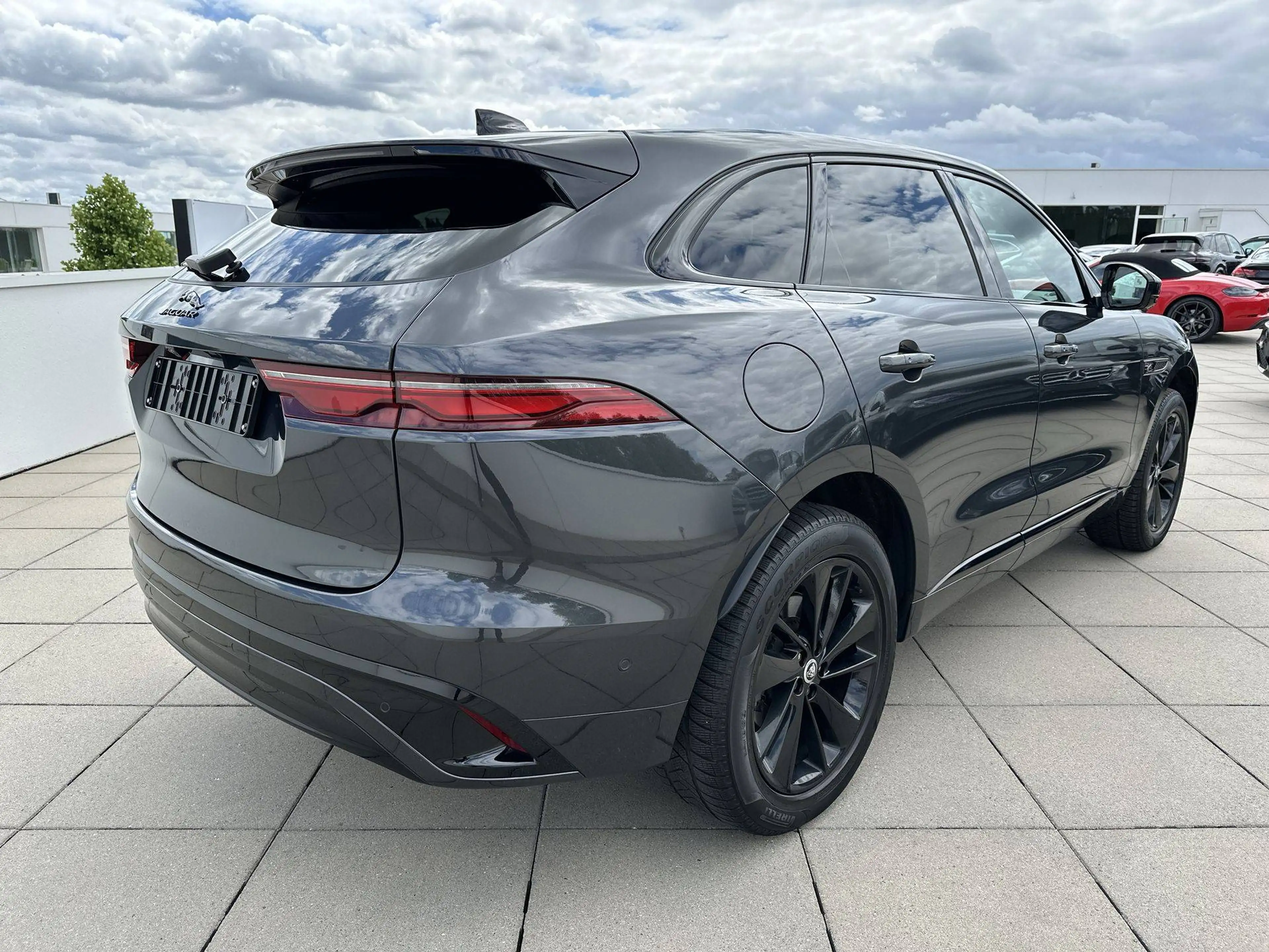 Jaguar F-Pace F-Pace PHEV 2.0 T AWD P400e R-Dynamic HSE — photo 8