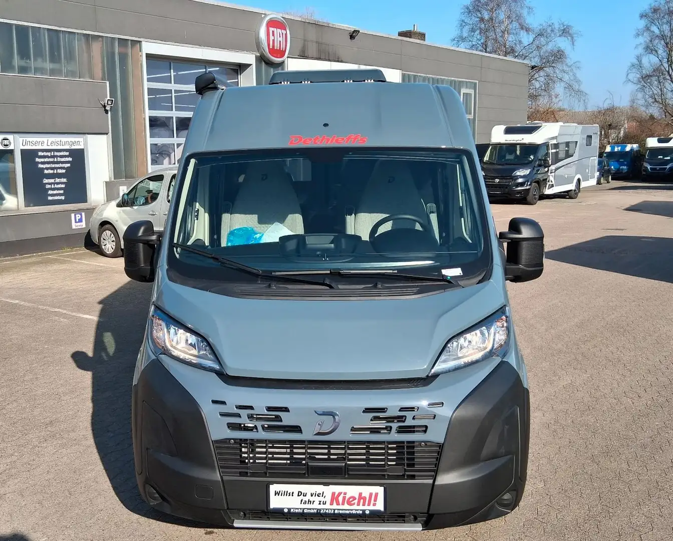 Dethleffs Globetrail 600 ER - Längsbetten/Automatik Grau - 2