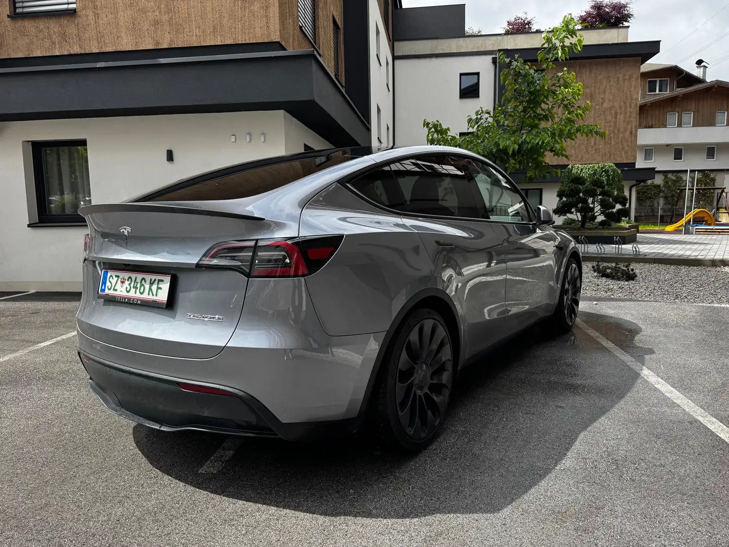 Tesla Model Y Performance - Quicksilbergrau Grau - 2