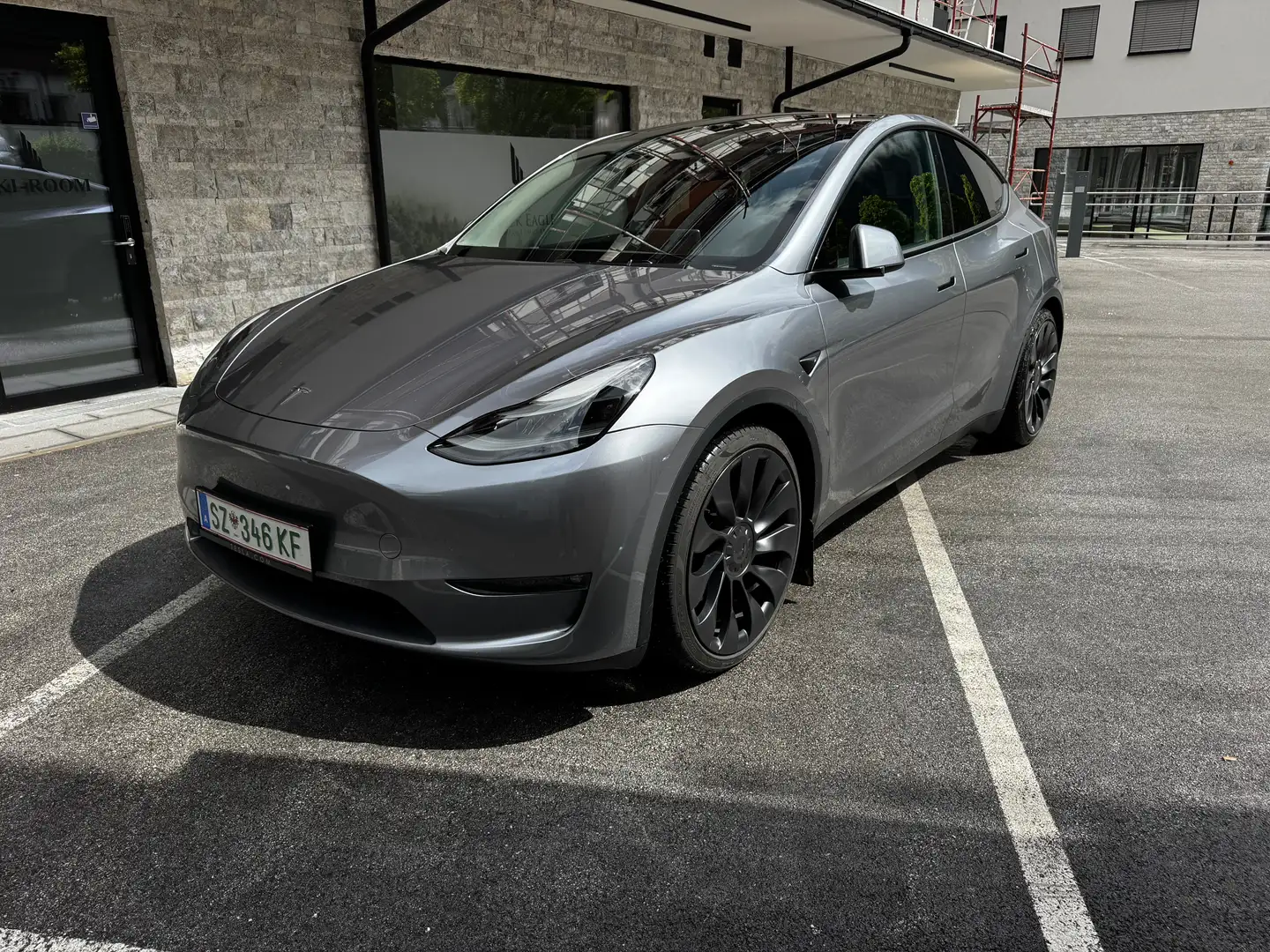 Tesla Model Y Performance - Quicksilbergrau Grau - 1