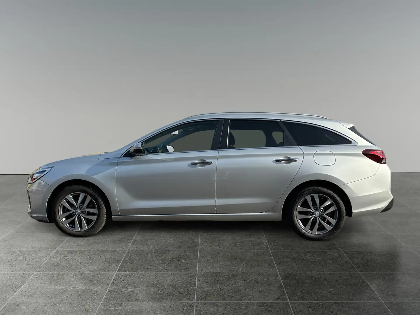 Hyundai i30 CW 1,6 CRDi Premium Aut. 8-fach bereift! Argent - 2