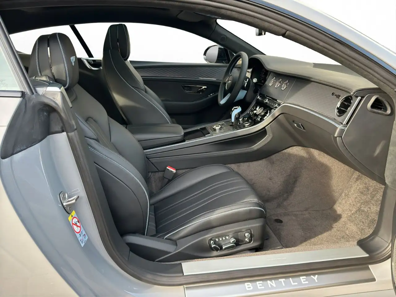 Bentley Continental GT 2026 — фото 12