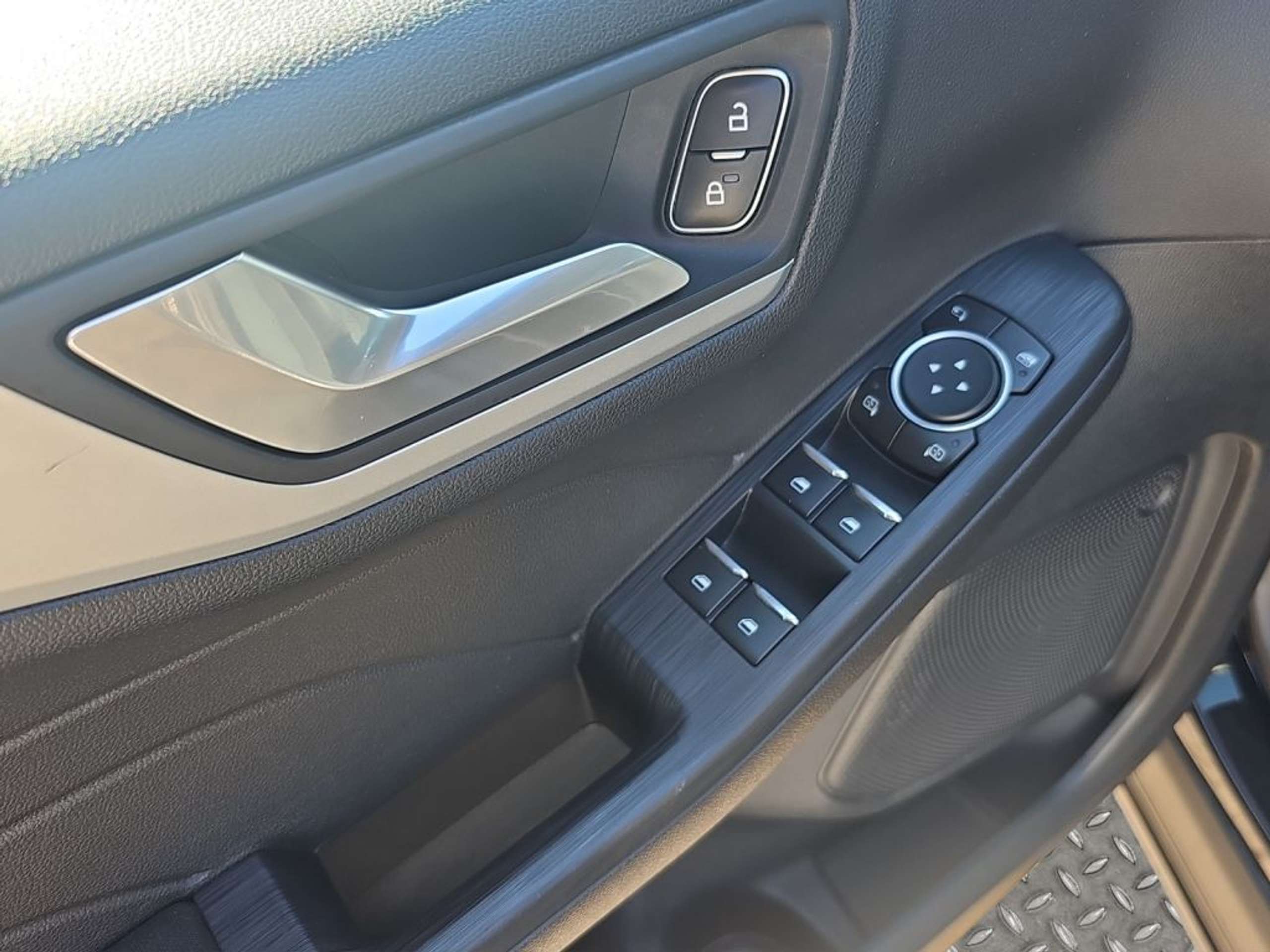 Fahrzeugabbildung Ford Kuga 2.5 Duratec PHEV COOL&CONNECT - mit KI generiert/bearbeitet
