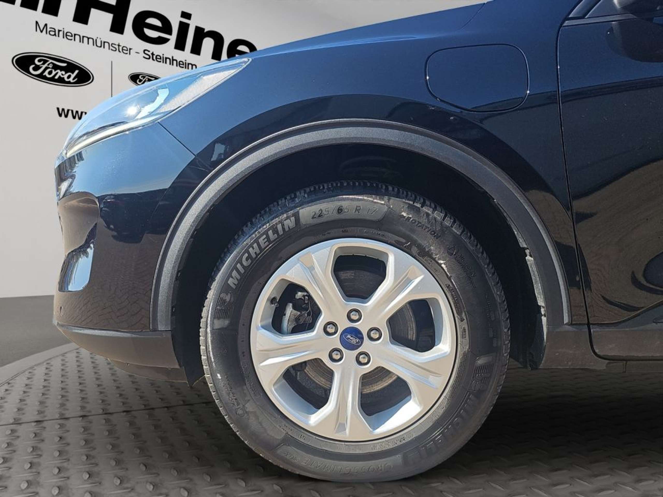 Fahrzeugabbildung Ford Kuga 2.5 Duratec PHEV COOL&CONNECT - mit KI generiert/bearbeitet