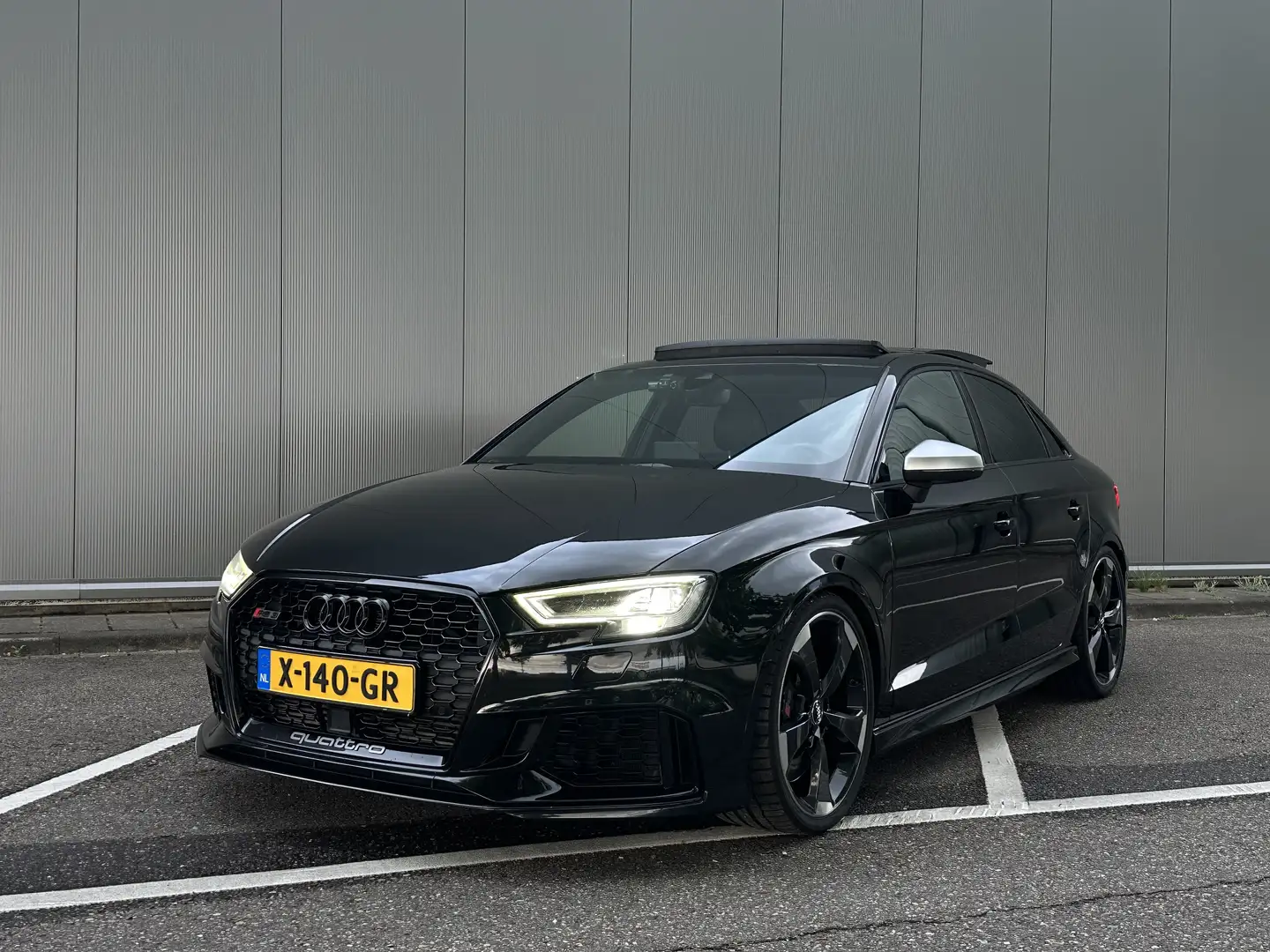 Audi RS3 2.5 TFSI quattro Limousine S-Tronic PANO B&O Zwart - 1