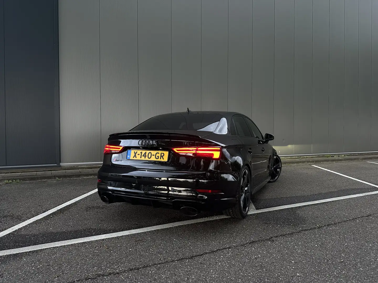 Audi RS3 2.5 TFSI quattro Limousine S-Tronic PANO B&O Zwart - 2