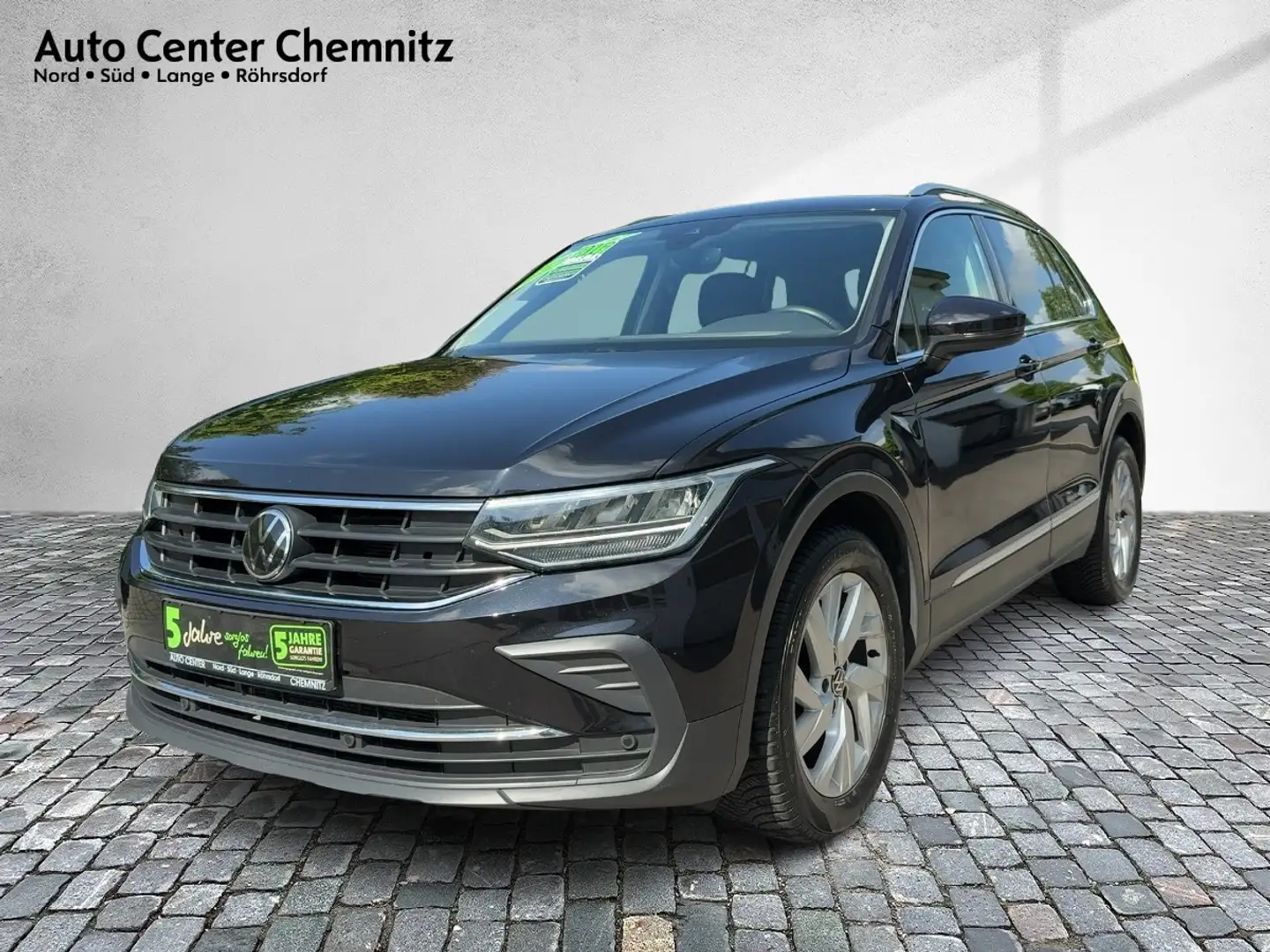 Volkswagen Tiguan 1.5 TSI Move LED/Navi/PDC/SHZ/TEMP Zwart - 2