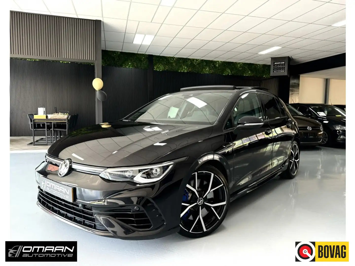 Volkswagen Golf 2.0 TSI R 4M 320PK PANO H&K IQ Zwart - 1
