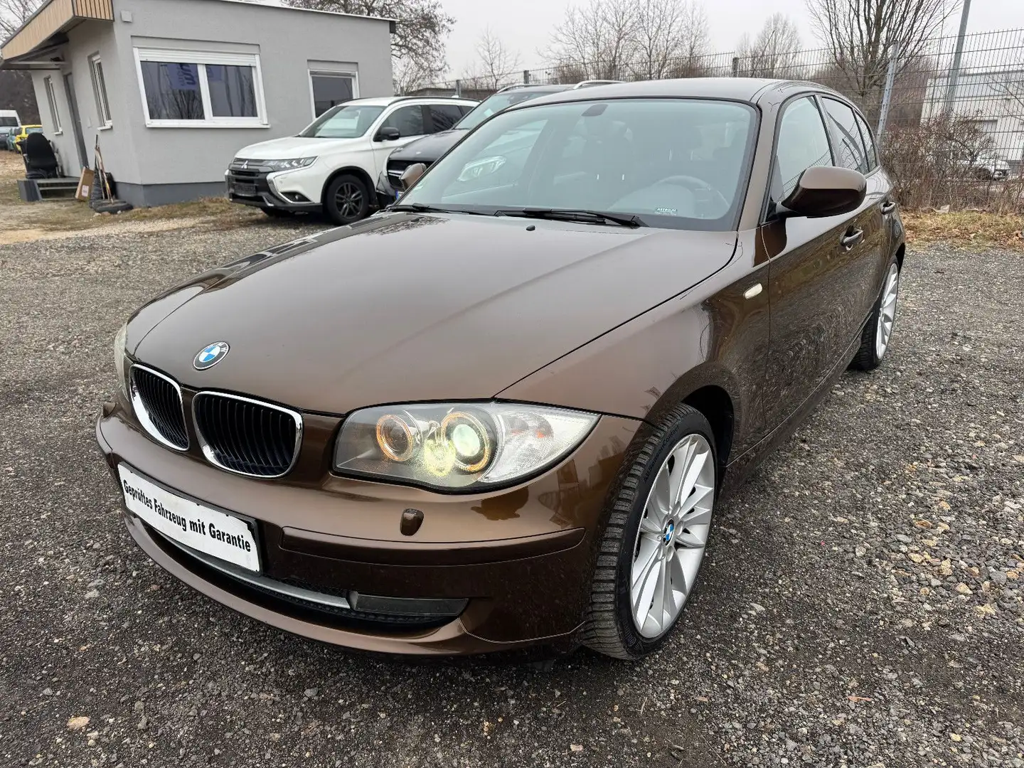 BMW 118 i Individual Edition Lifestyle 18-Zoll Räder Braun - 1