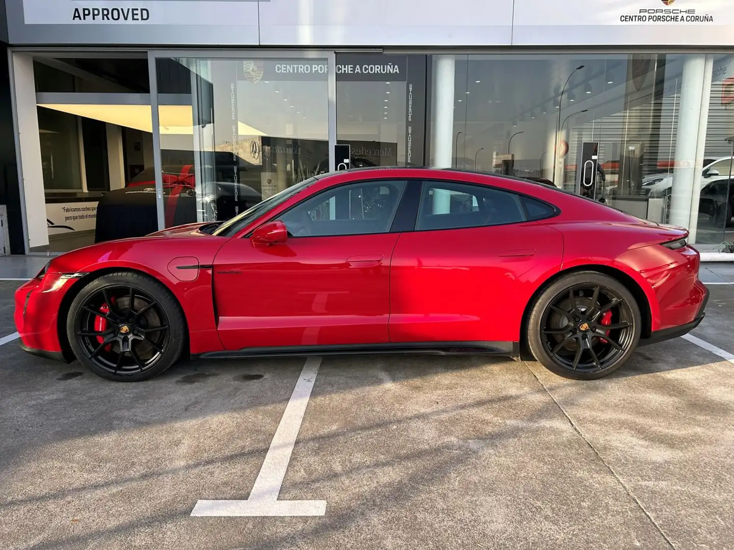 Porsche Taycan GTS Rojo - 2