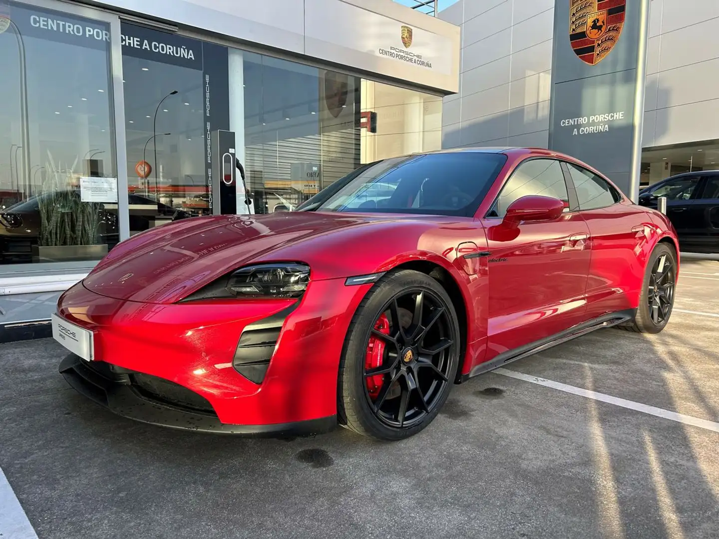 Porsche Taycan GTS Rojo - 1