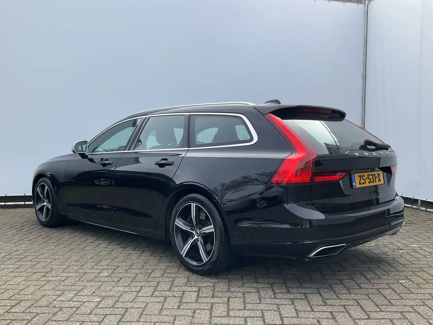 Volvo V90 2.0 T4 R-Design Sport Dealer-OH Orig.NL Leder+Verw Zwart - 2