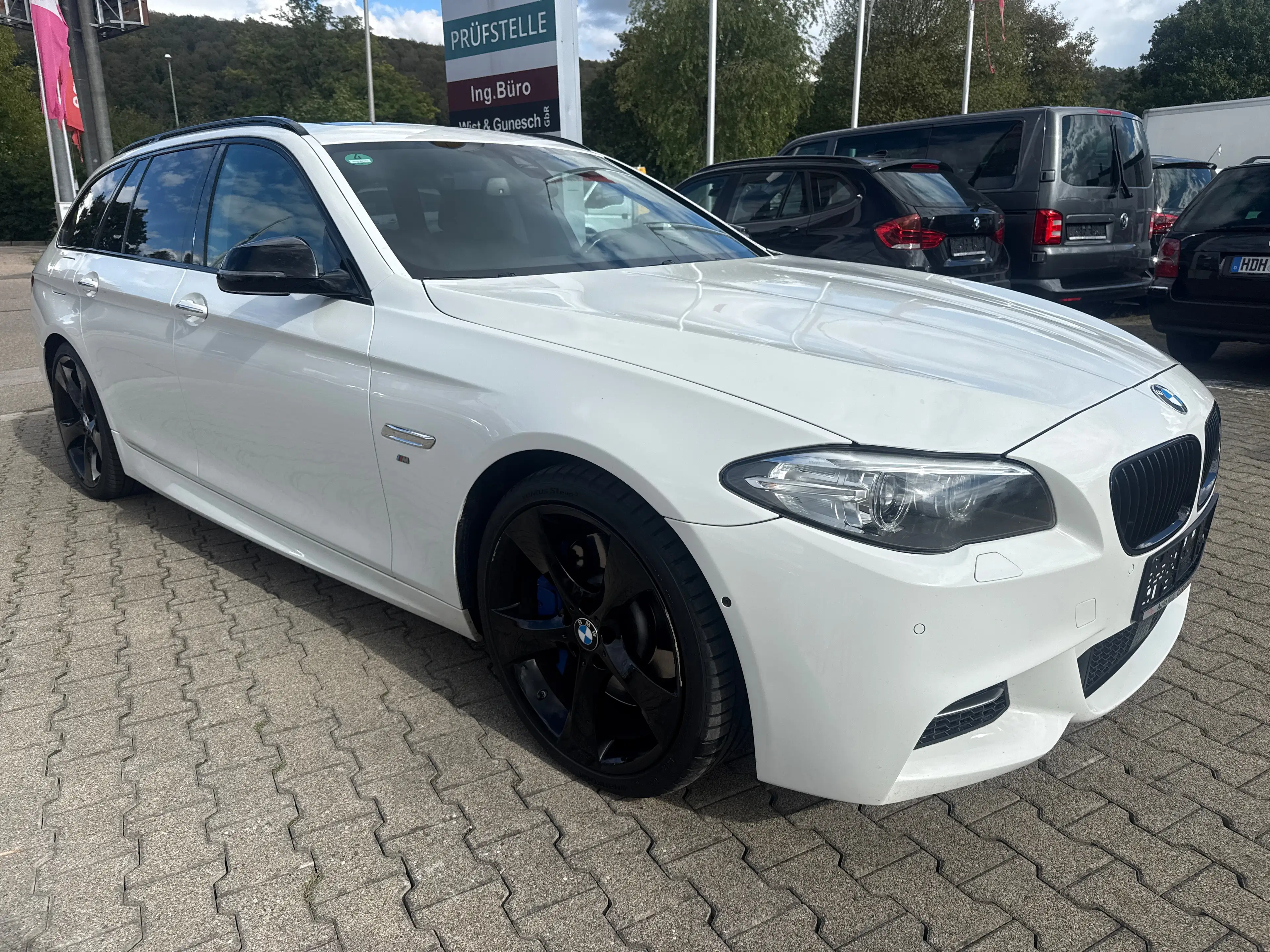 BMW M550 M550 d xDrive Panorama-Dach Kamera — photo 4