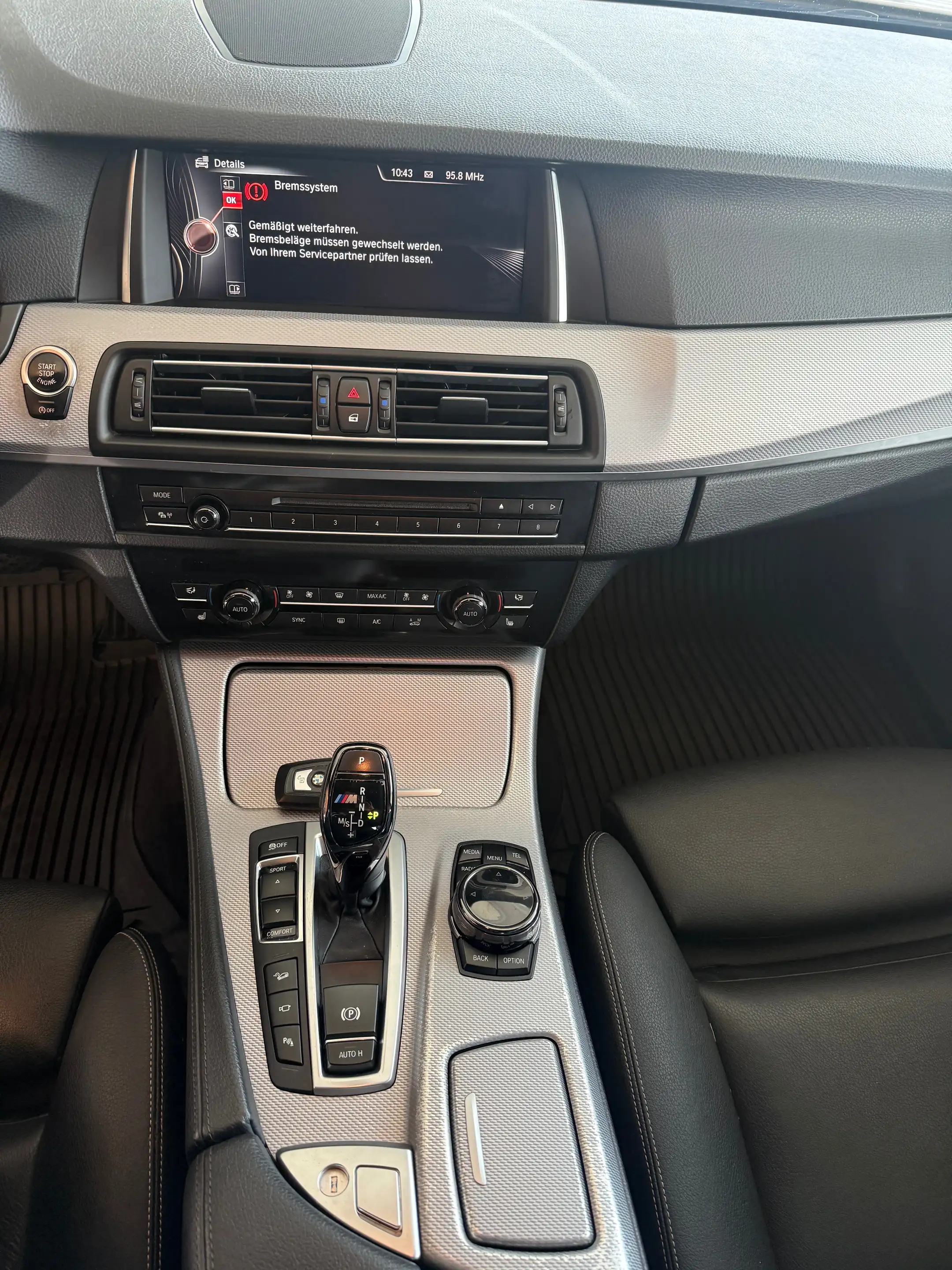 BMW M550 M550 d xDrive Panorama-Dach Kamera — photo 12
