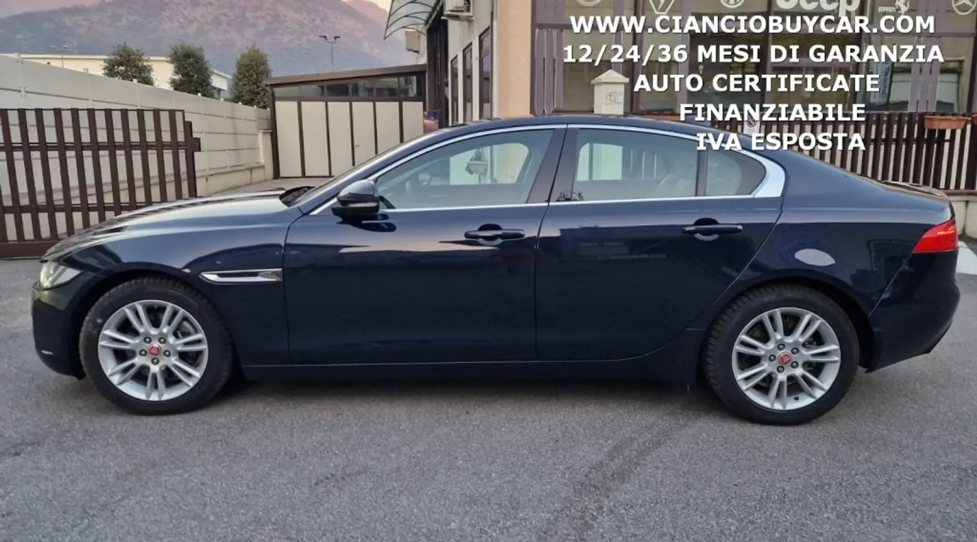 Jaguar XE 2.0 D 180 CV aut. Prestige Blau - 2