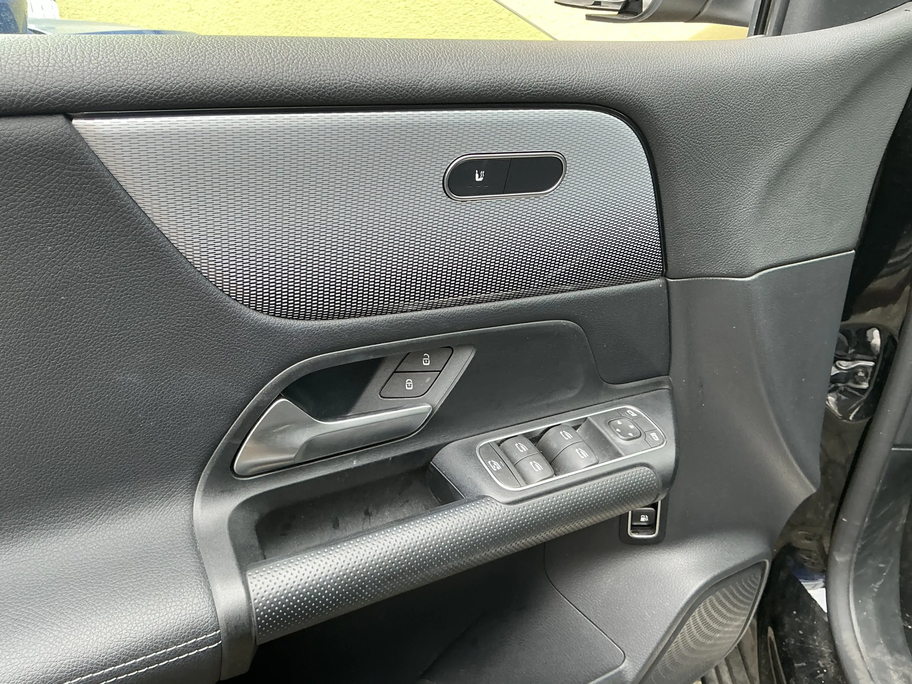 Mercedes-Benz B 250 e R.Cam Navi Teil-Leder SHZ LED DAB MBUX — photo 4