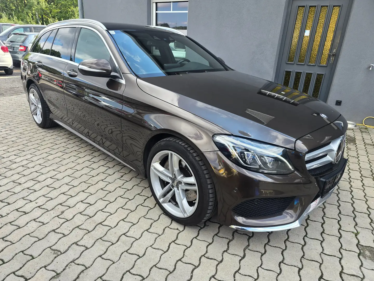 Mercedes-Benz C 250 C 250 d T AMG Line 4MATIC Aut. AMG Line Braun - 2