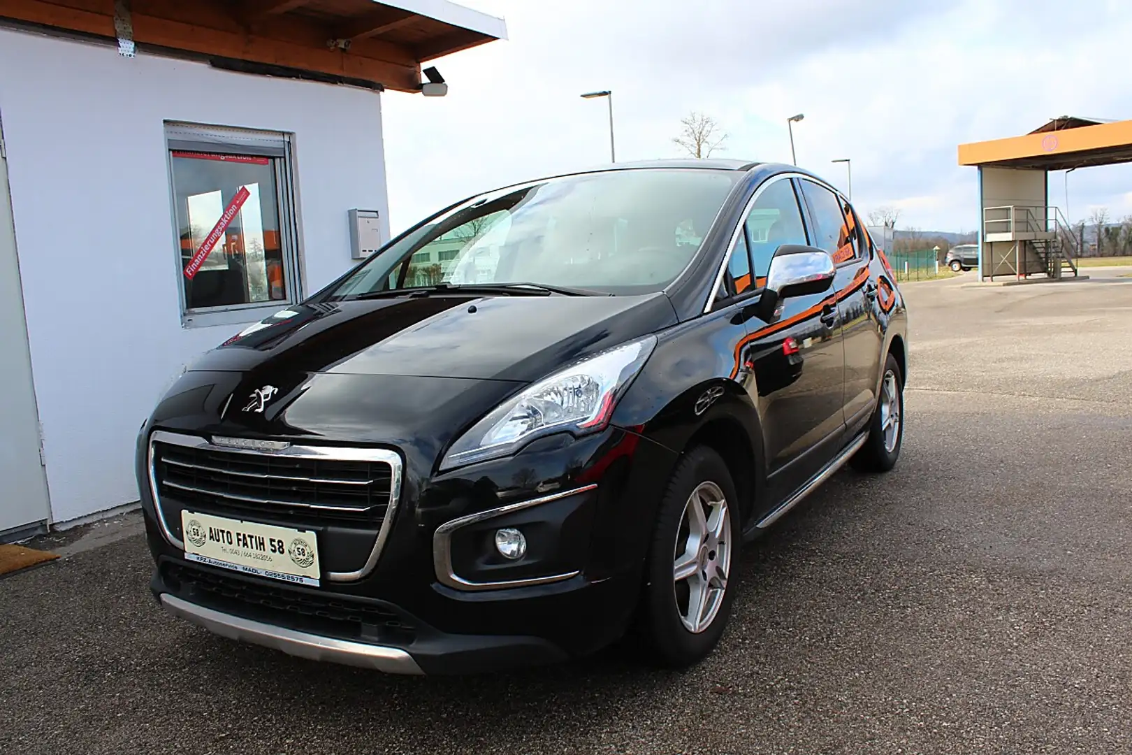 Peugeot 3008 1,6 HDi 115 FAP Allure Schwarz - 2