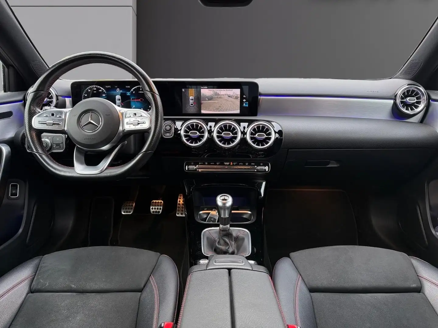 Mercedes-Benz AMG Line Gris - 2