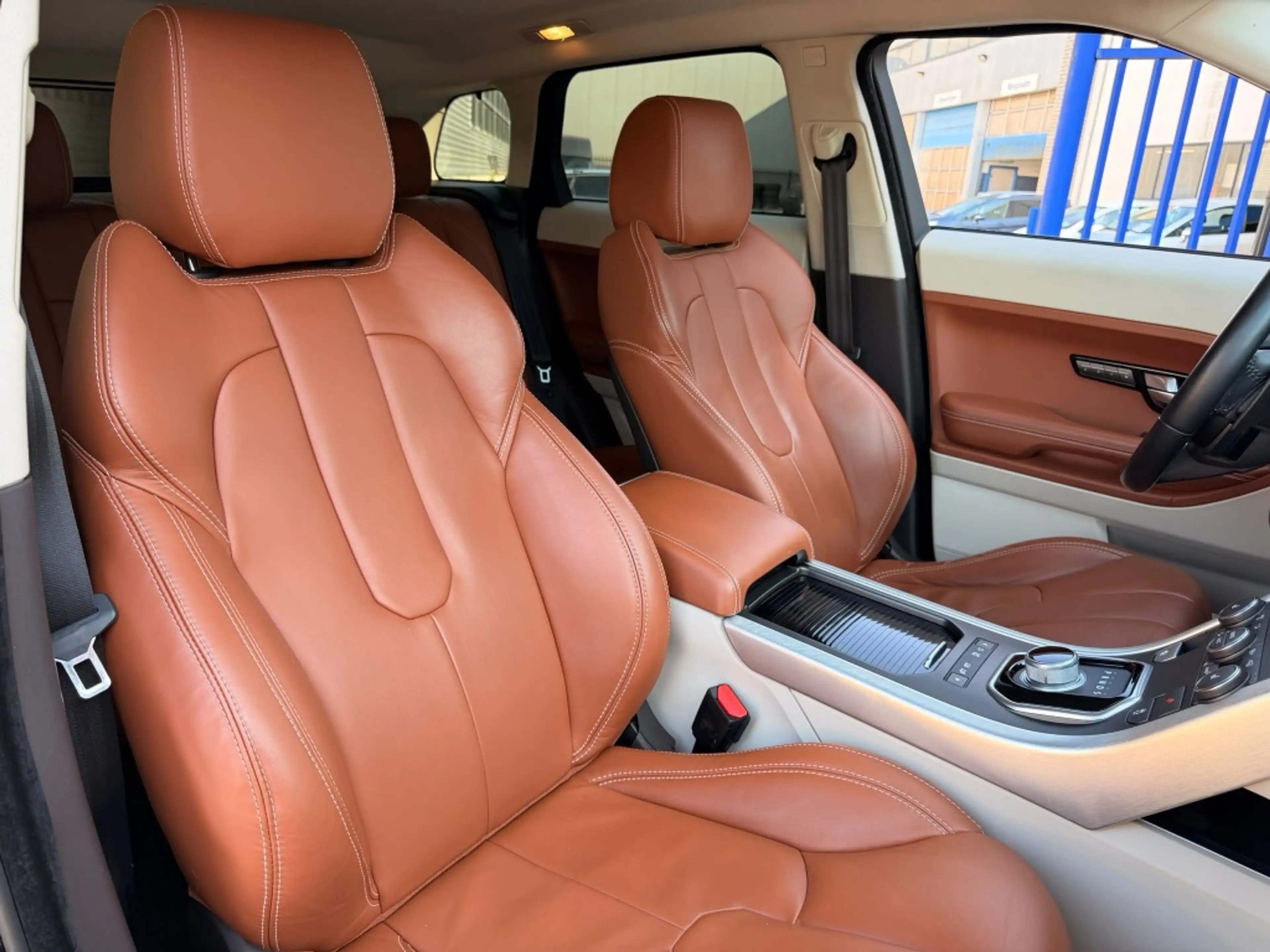 Land Rover Range Rover Evoque 2.2 SD4 4WD Prestige | MERIDIAN | MEMORY SEATS | S — photo 9