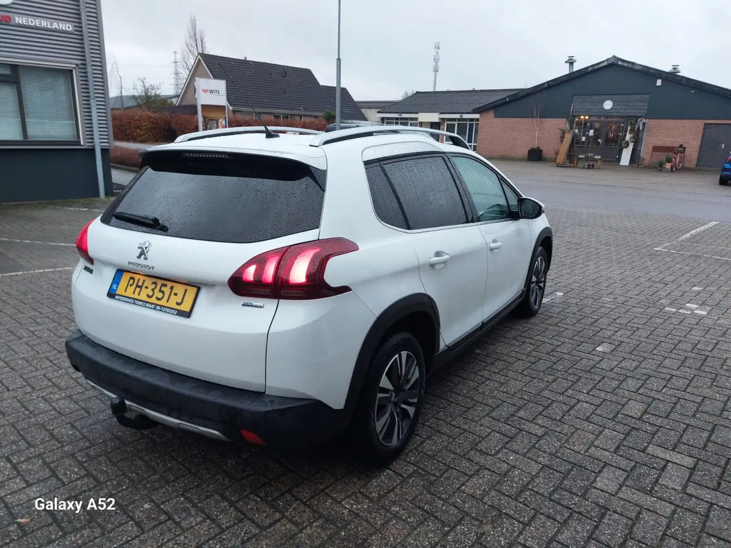 Peugeot 2008 1.2 PureTech Allure Wit - 2