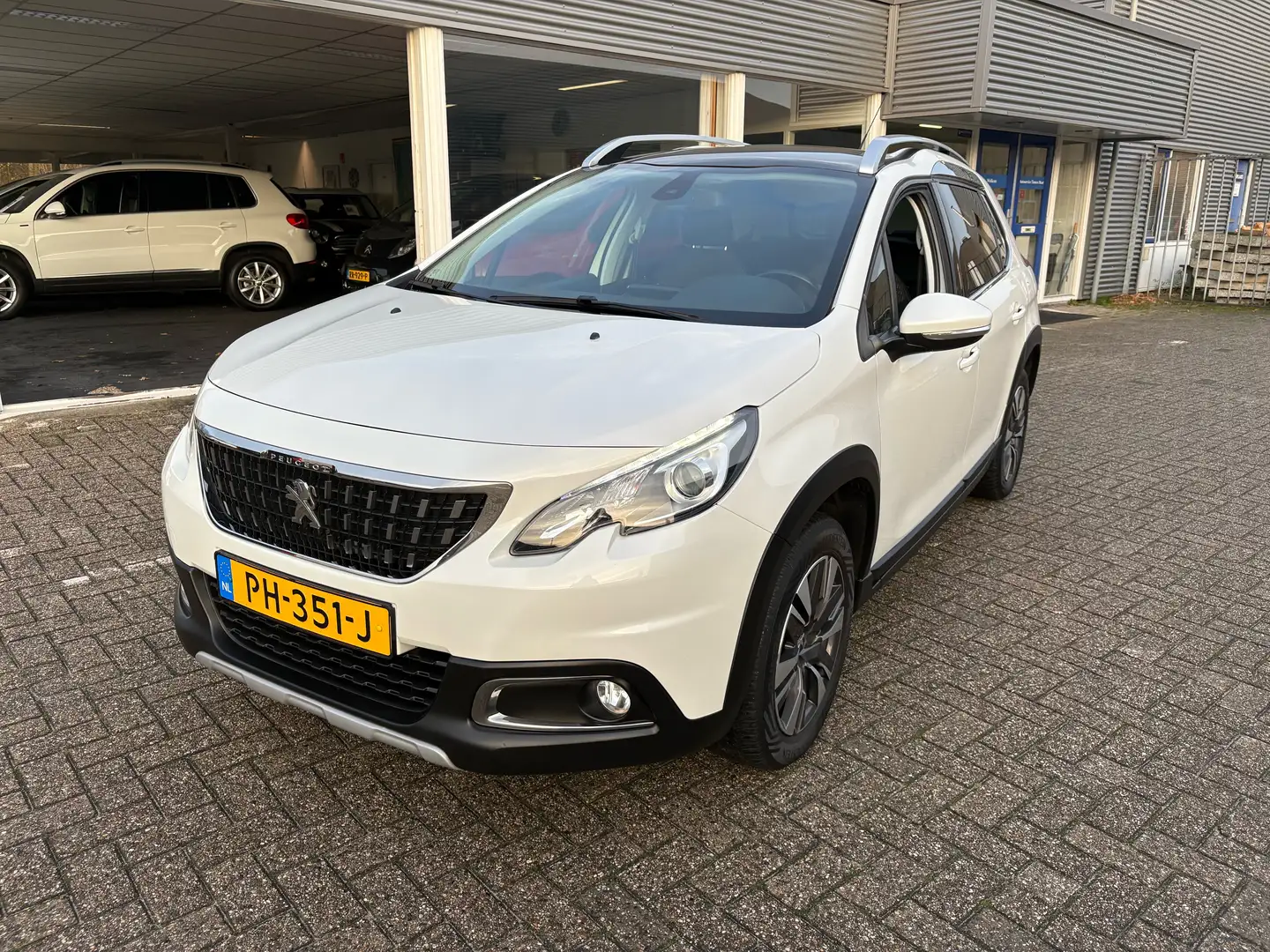 Peugeot 2008 1.2 PureTech Allure, riem is vervangen Weiß - 1