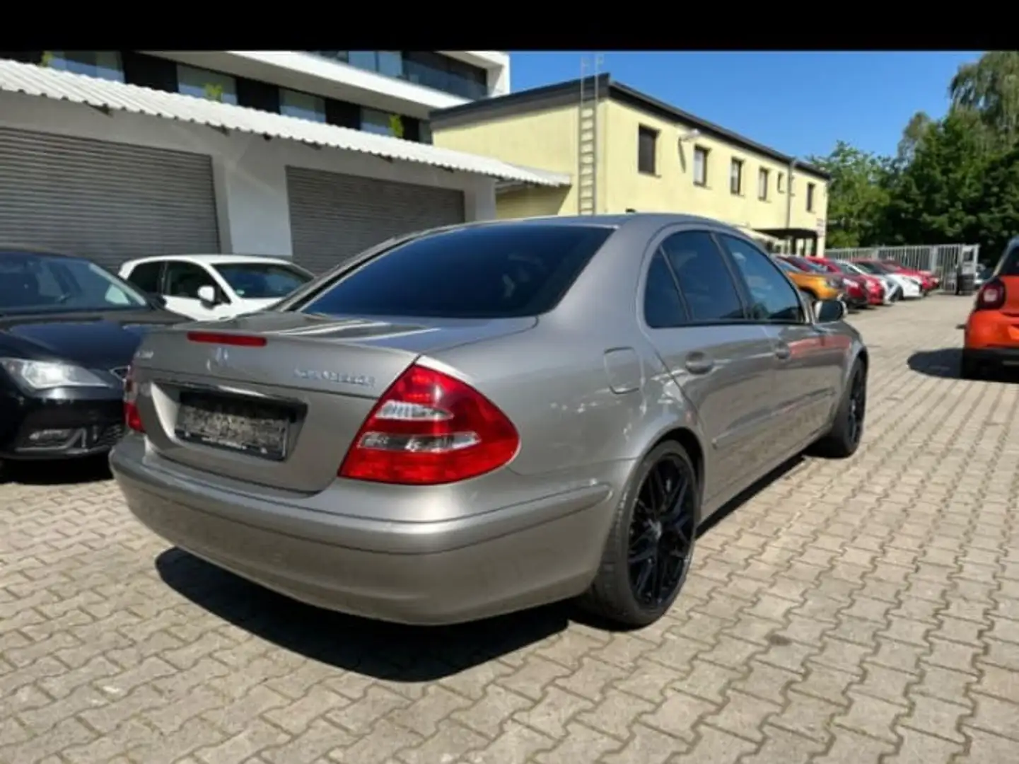 Mercedes-Benz E 200 Kompressor Automatik Classic Szary - 2