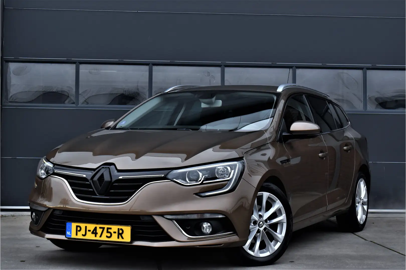 Renault Megane Estate 1.2 TCe Zen NAP Navi - Cruise - Led - Xenon Bruin - 1