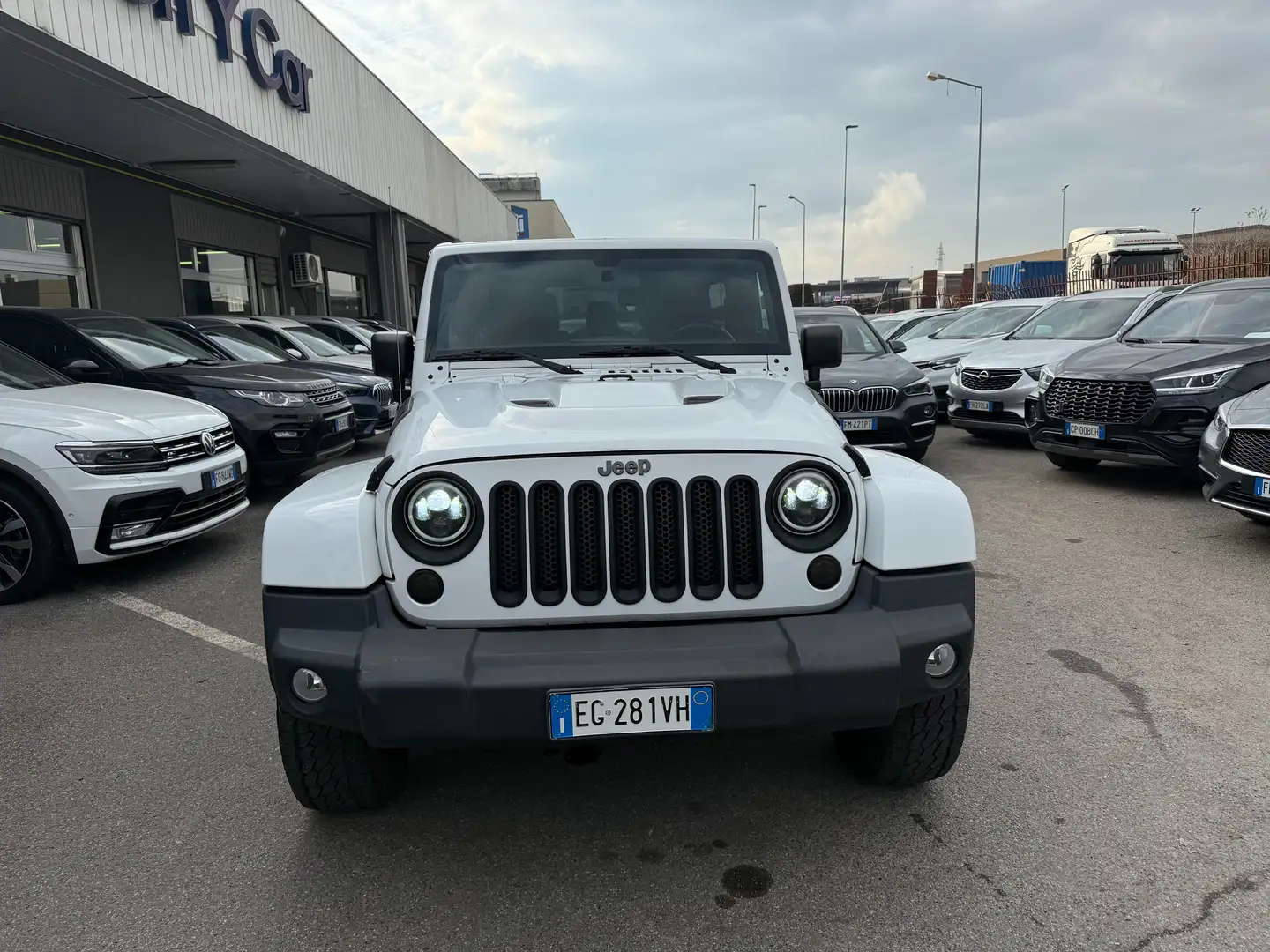 Jeep Wrangler Unlimited 2.8 crd Sahara auto Bianco - 2