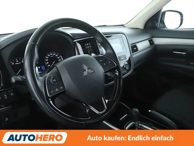 Mitsubishi Outlander view 11
