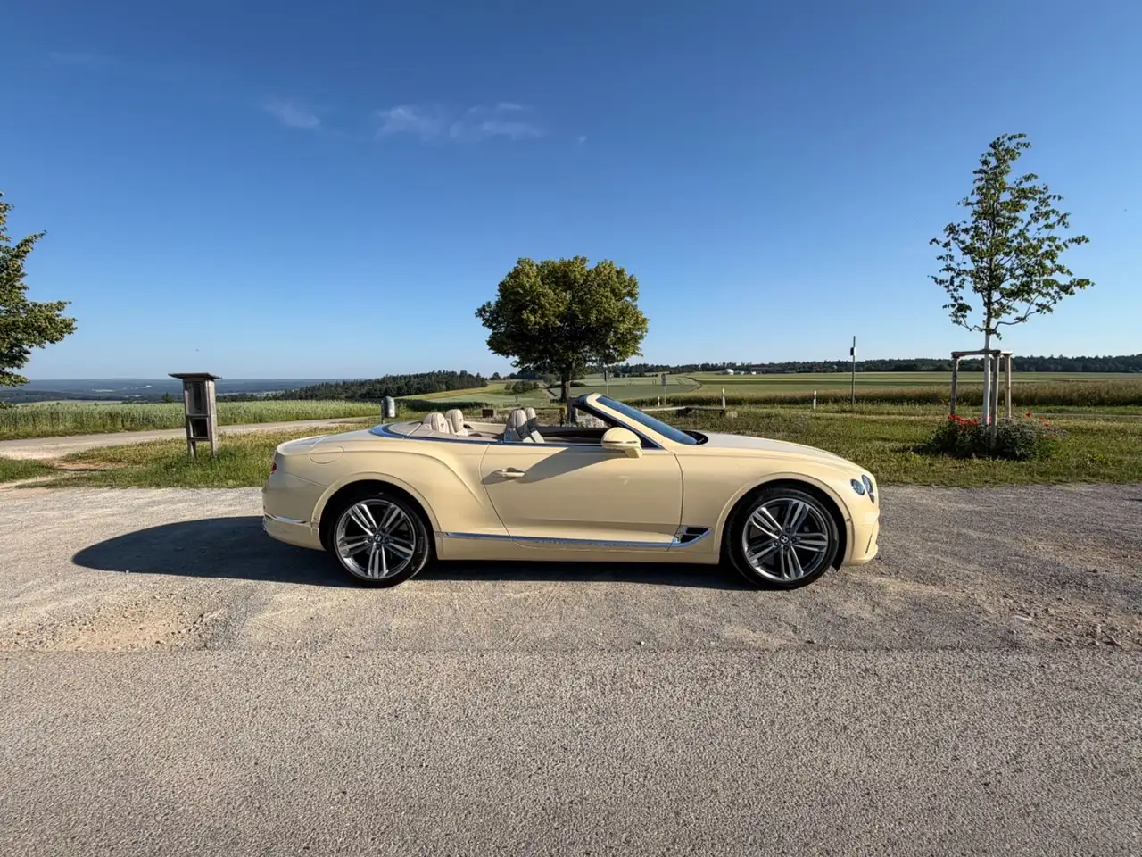 Bentley Continental GTC 2024