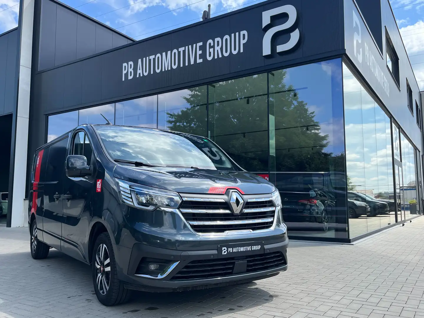 Renault Trafic L2 H1 150pk Exclusive Line Gris - 1