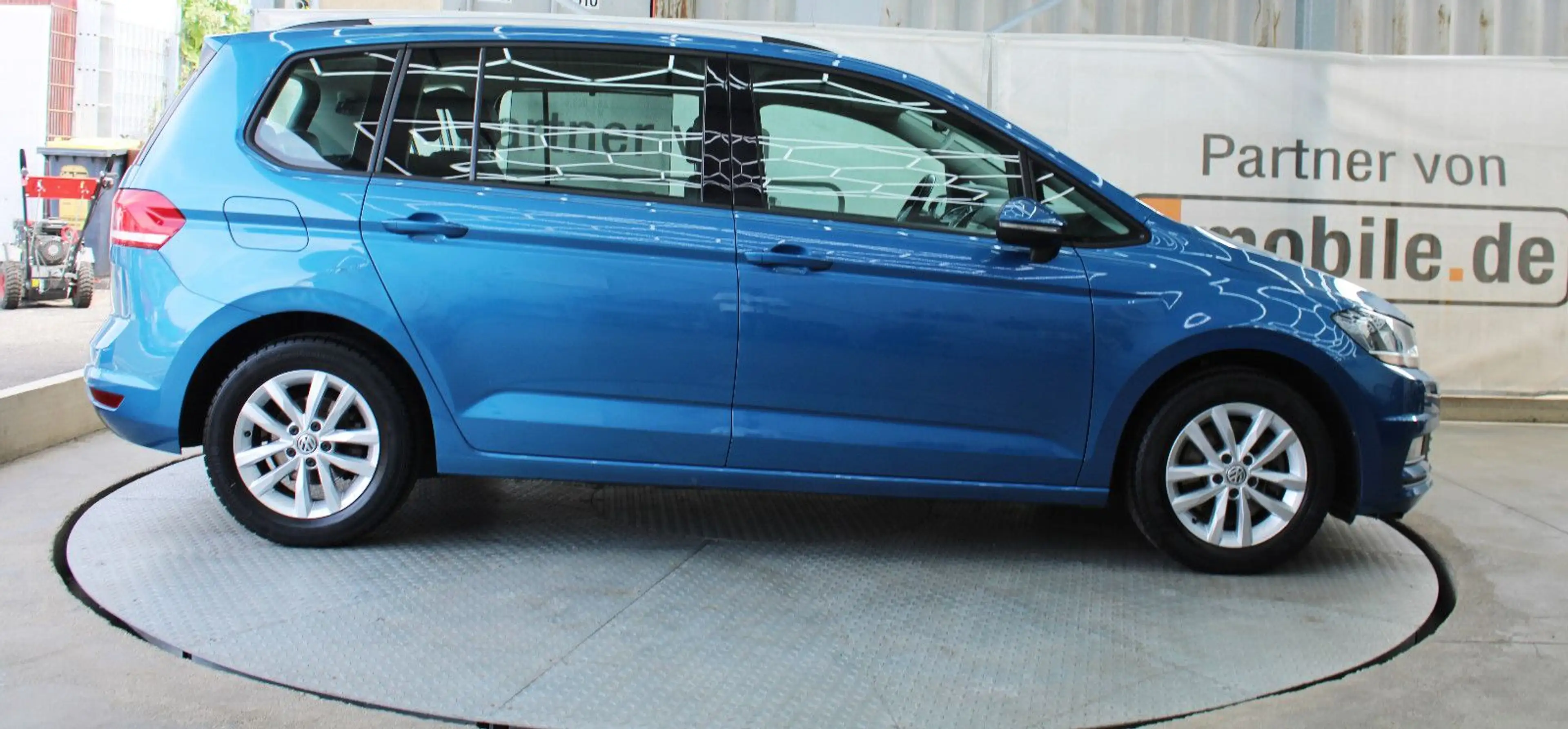 Volkswagen Touran *7 Sitzer* *Tüv&Inspektion Neu*Navi*Leder — photo 14