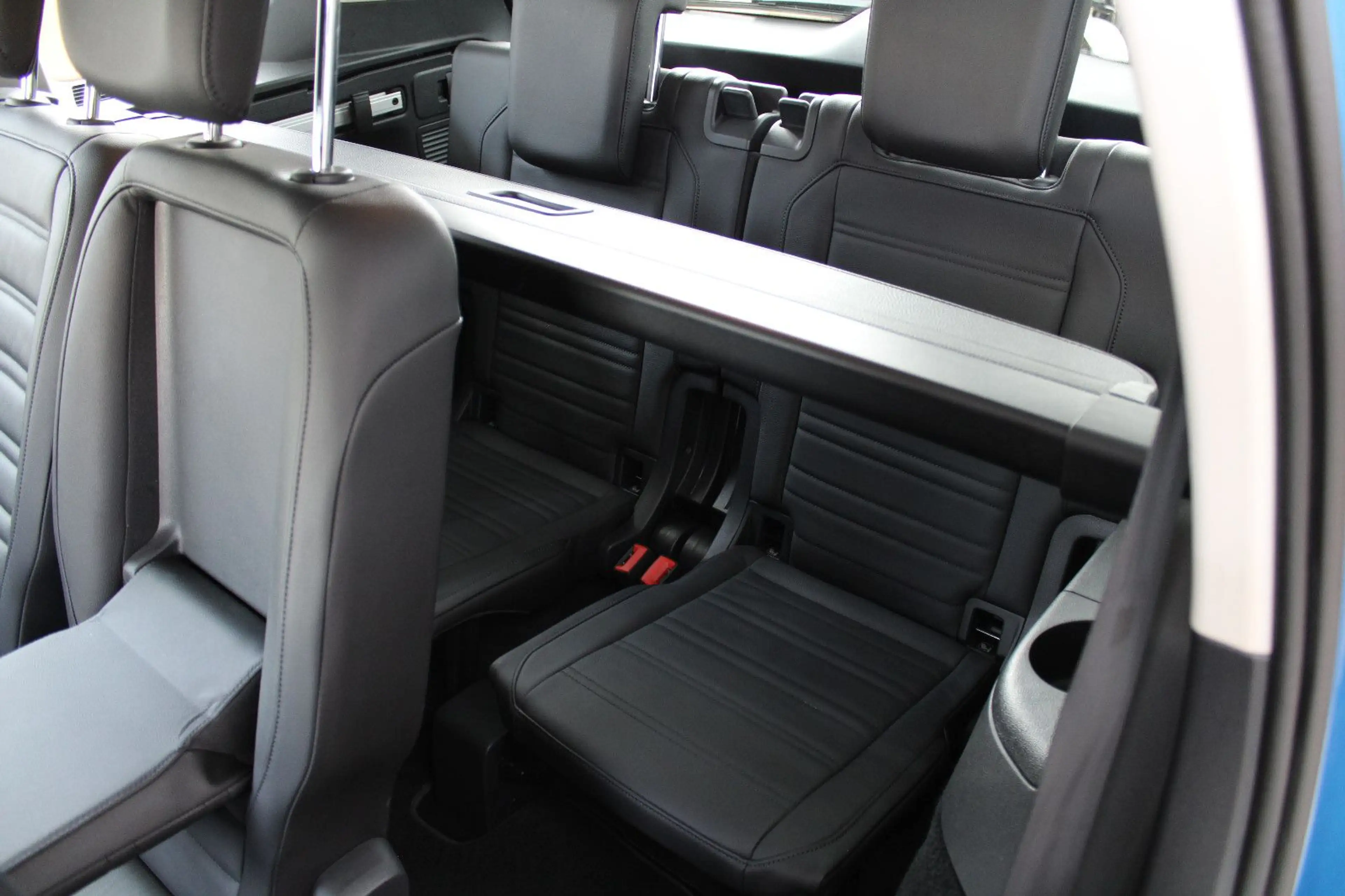 Volkswagen Touran *7 Sitzer* *Tüv&Inspektion Neu*Navi*Leder — photo 11
