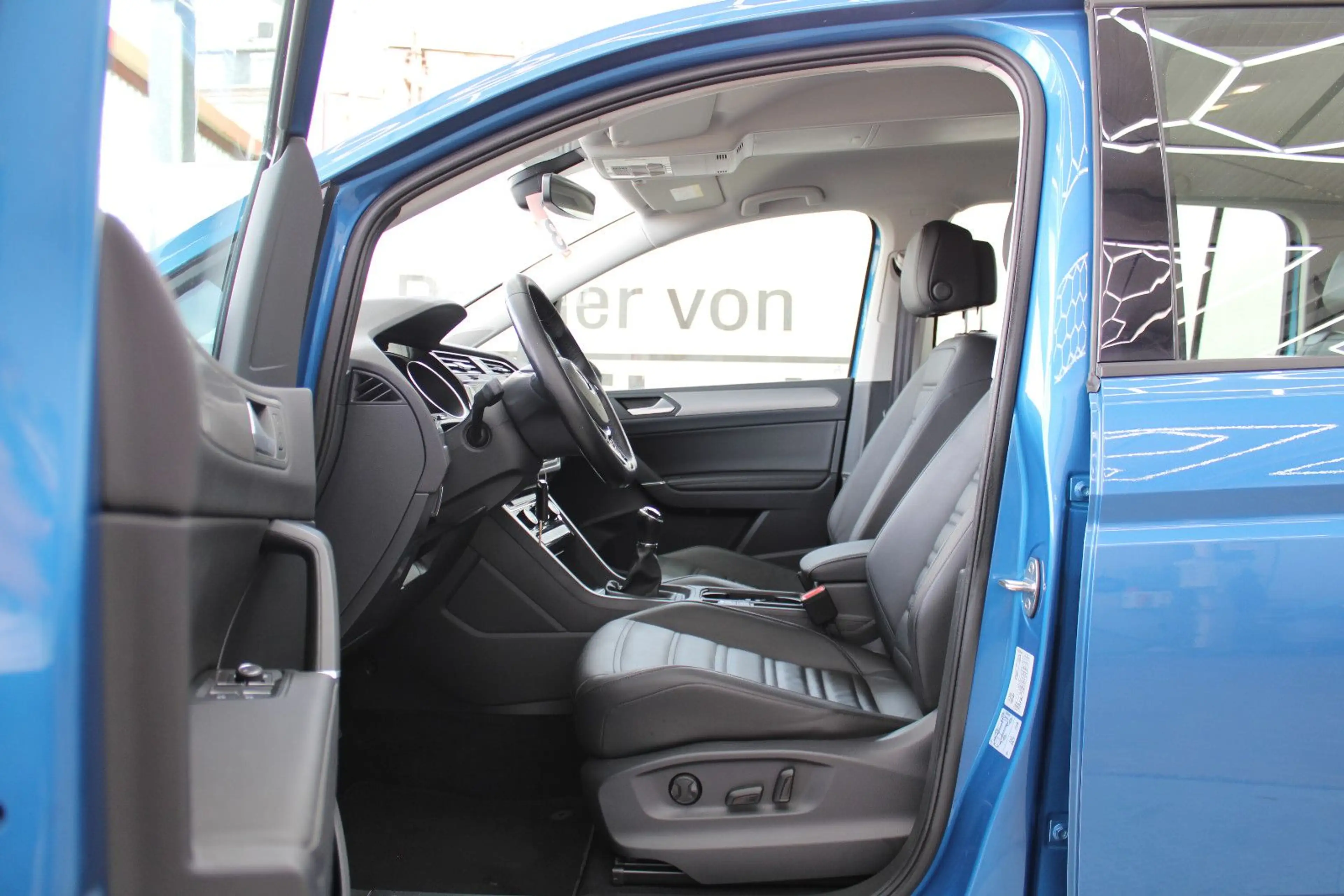 Volkswagen Touran *7 Sitzer* *Tüv&Inspektion Neu*Navi*Leder — photo 4