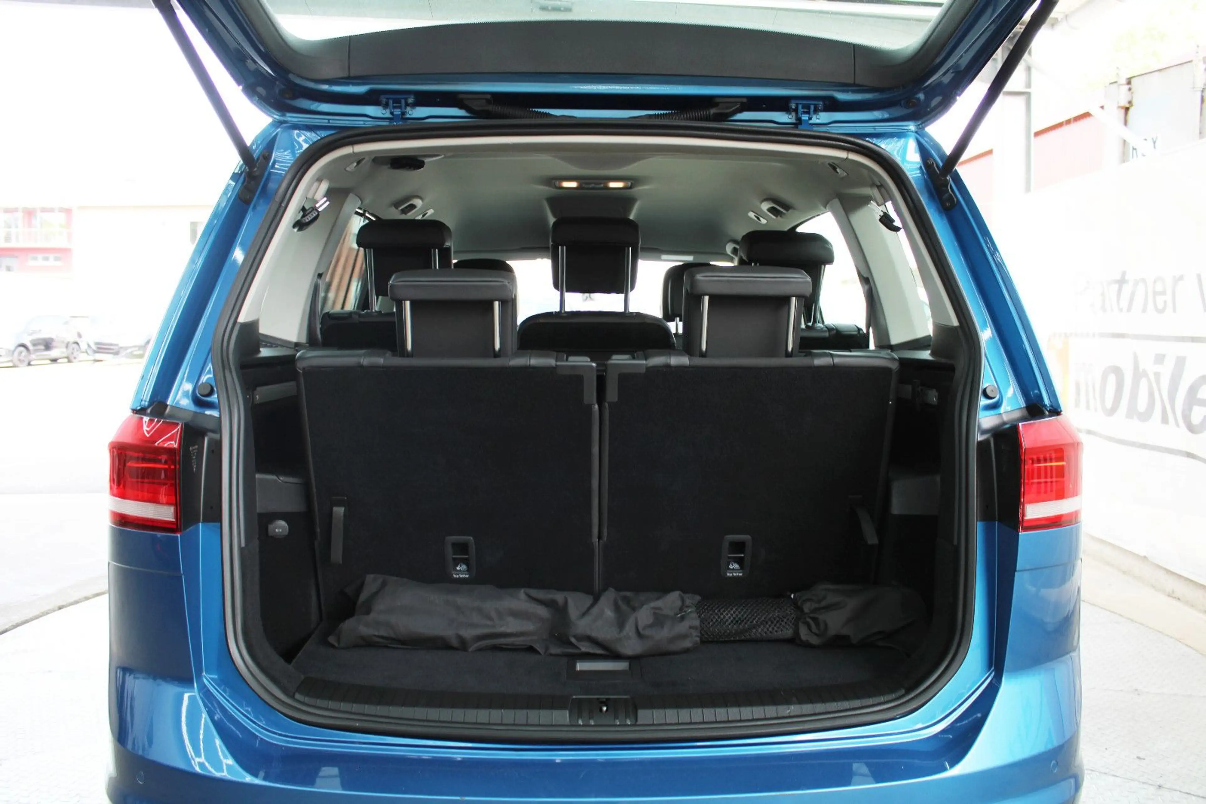 Volkswagen Touran *7 Sitzer* *Tüv&Inspektion Neu*Navi*Leder — photo 12