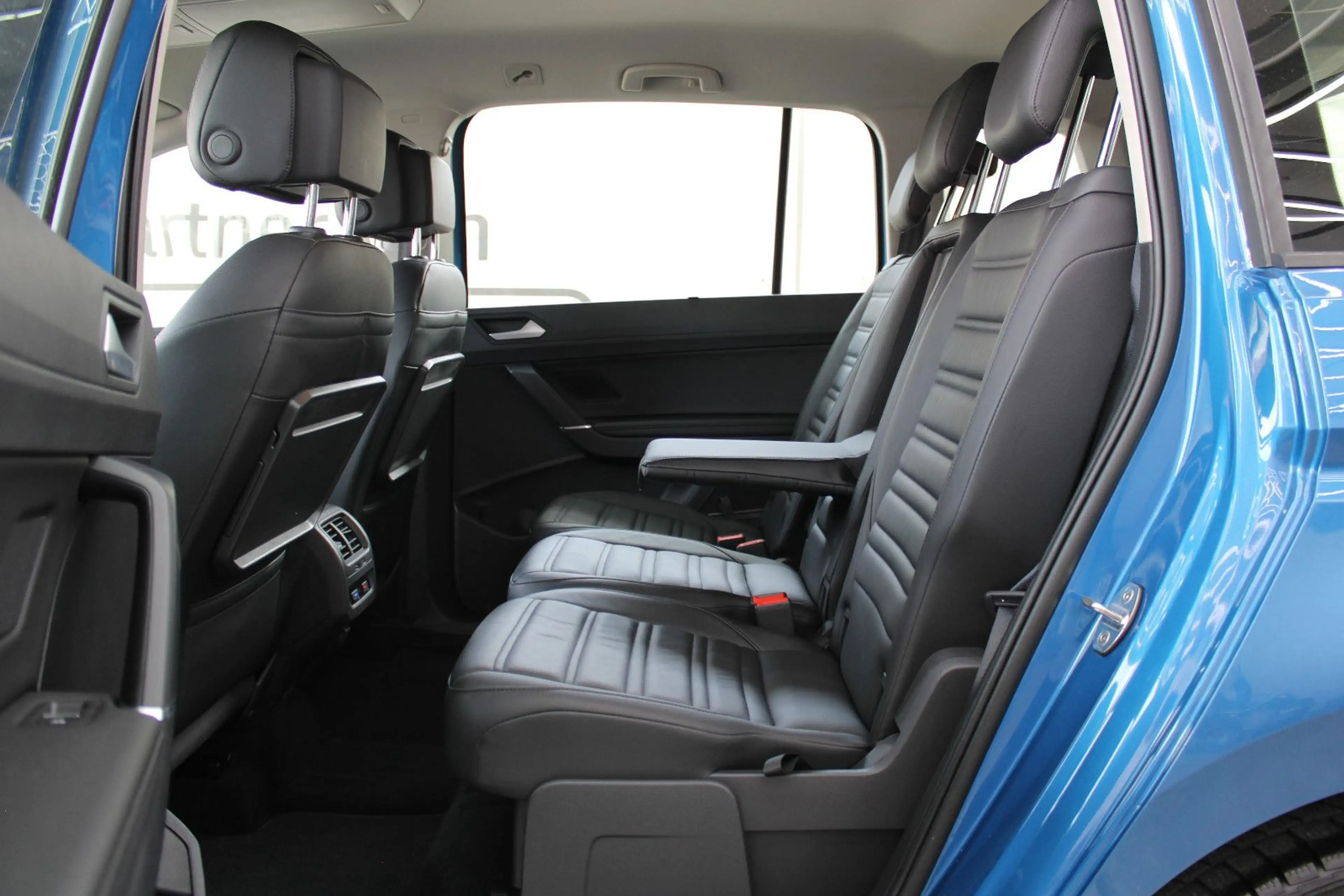 Volkswagen Touran *7 Sitzer* *Tüv&Inspektion Neu*Navi*Leder — photo 8