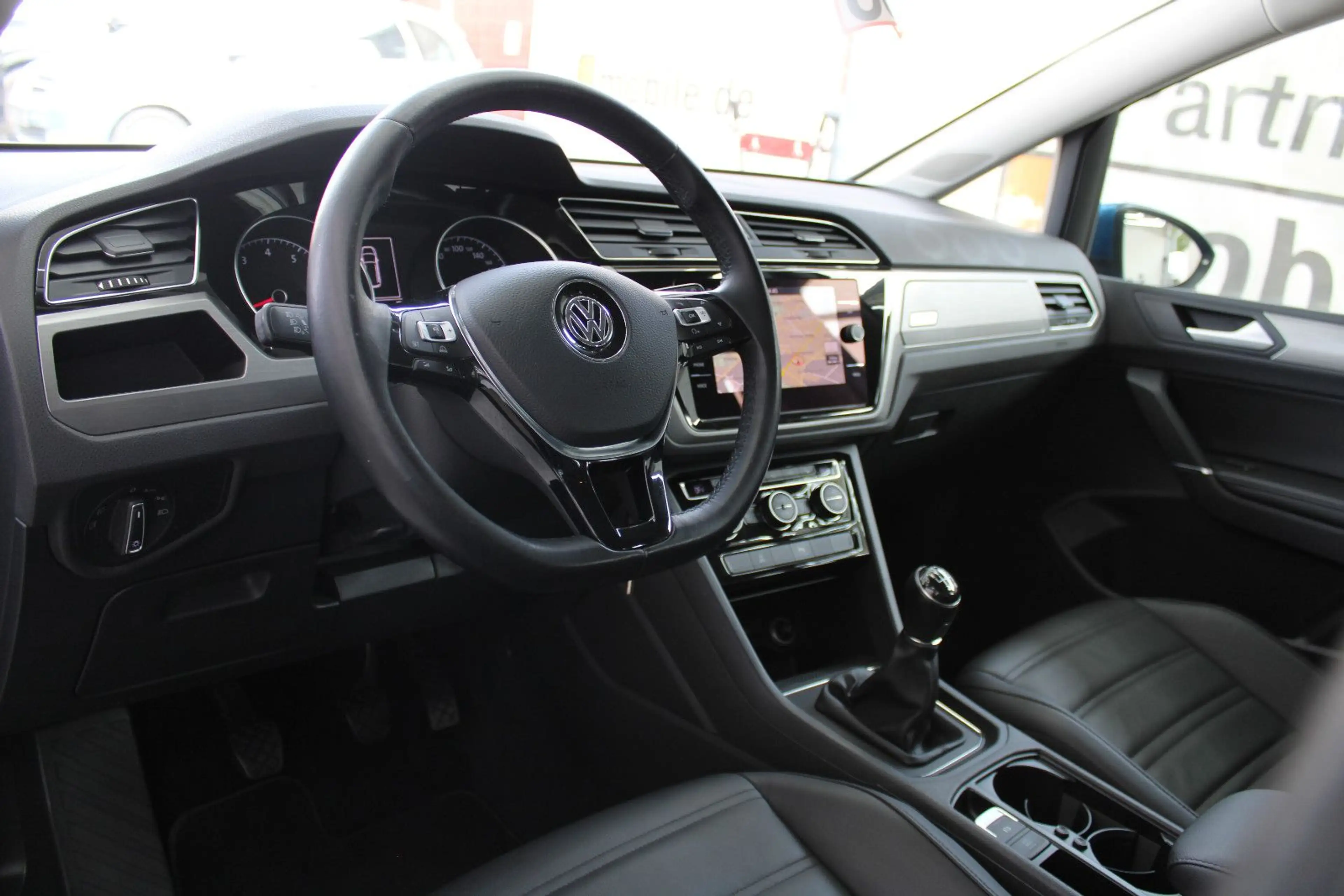 Volkswagen Touran *7 Sitzer* *Tüv&Inspektion Neu*Navi*Leder — photo 6