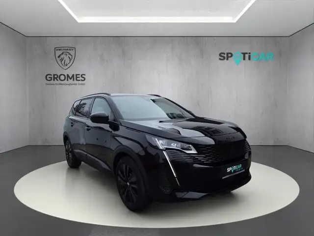 Peugeot 5008 main image