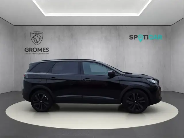 Peugeot 5008 view 2